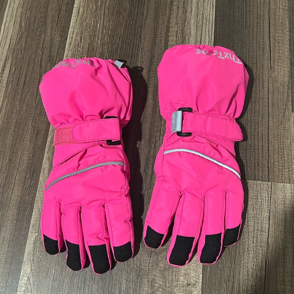 Brand new girls size 7-10 ThxToms gloves